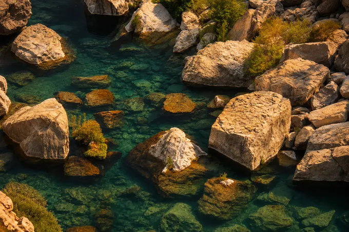 Las pozas de Wadi Bani Khalid, donde el agua sigue fría aunque fuera haya cuarenta grados.